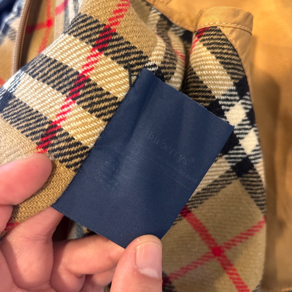 Vintage Burberry wool vest/coat liner in iconic Burberry check pattern - Picture 6 of 7